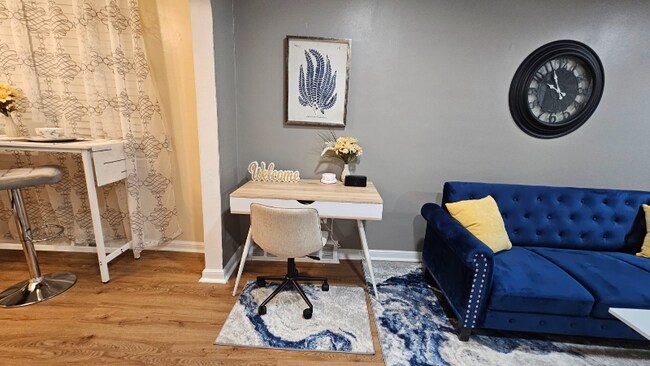 Building Photo - 7103 Oxford Ave