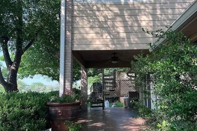 Foto del edificio - 3325 Sherwin Dr