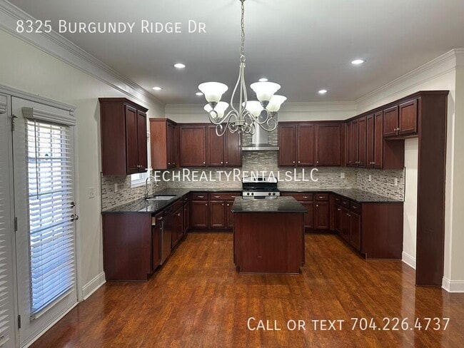 Foto del edificio - 8325 Burgundy Ridge Dr