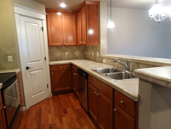 Building Photo - 3640 Summerlinn Dr
