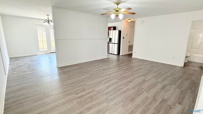 Foto del edificio - 15251 Tyler Mill Dr