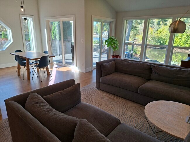 Foto del edificio - 9512 Randall Dr