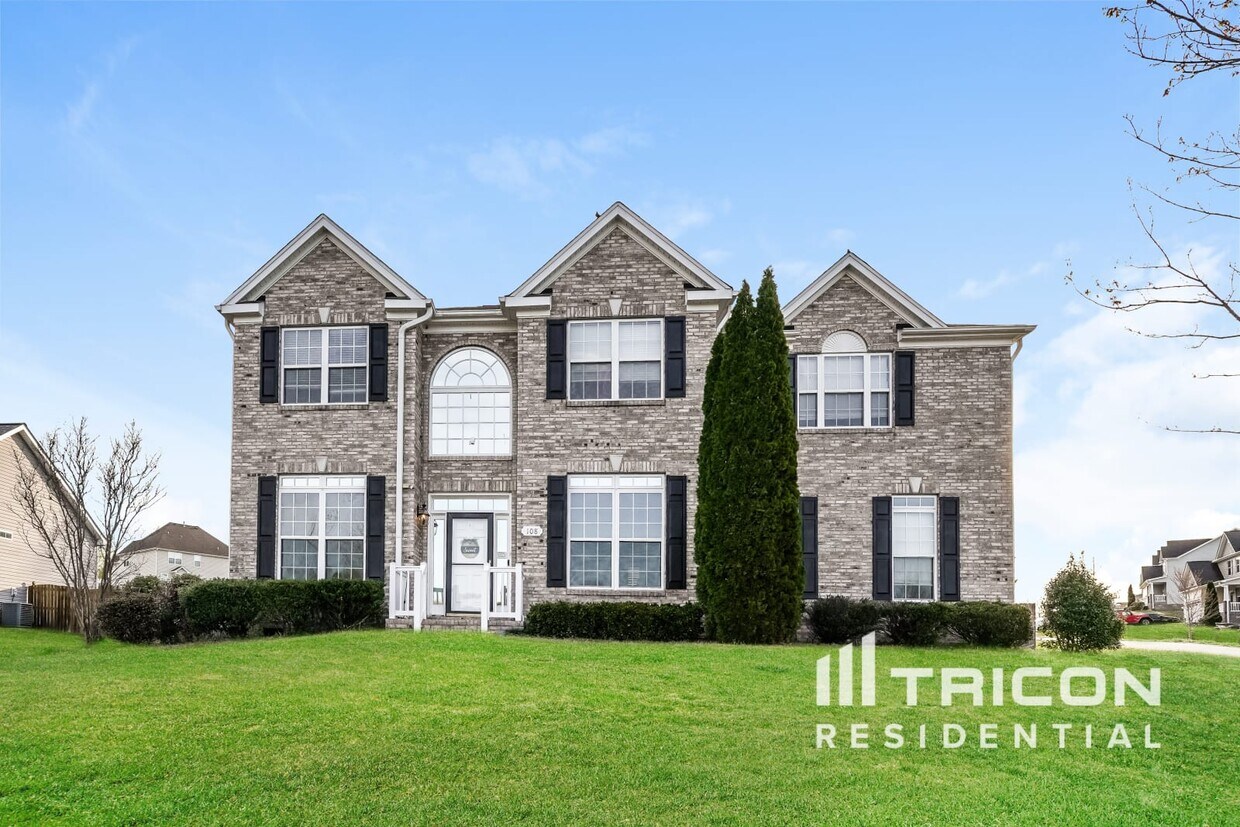 Foto principal - 108 N Honey Locust Dr