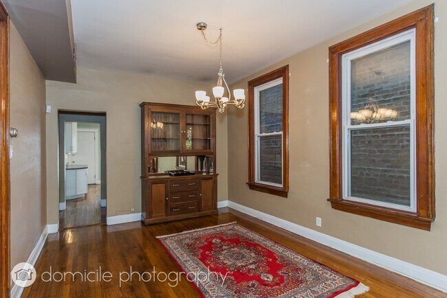 Building Photo - 828 W Buckingham Pl