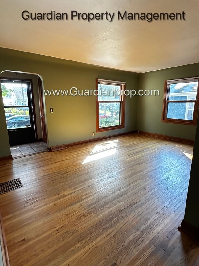 Building Photo - South Minneapolis Single Family Home, Fenc...