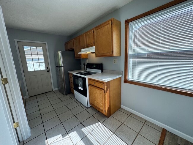 Building Photo - Take Me Home, Country Roads: Cozy 3 Bed, 1...