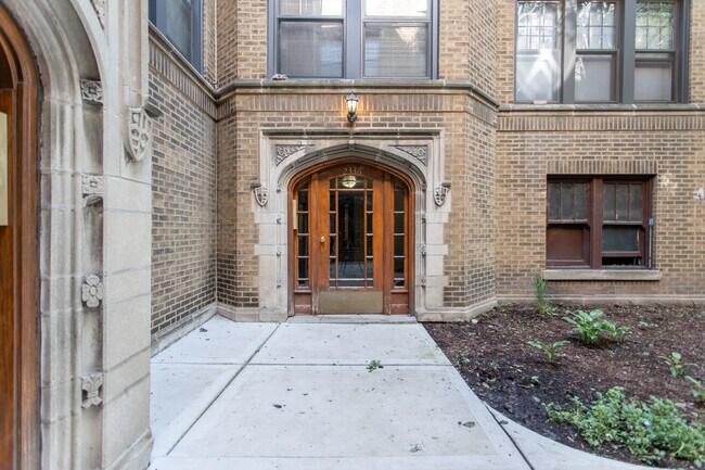 Foto del edificio - 2344 W Addison St