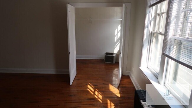 Building Photo - 4588 N Elston Ave