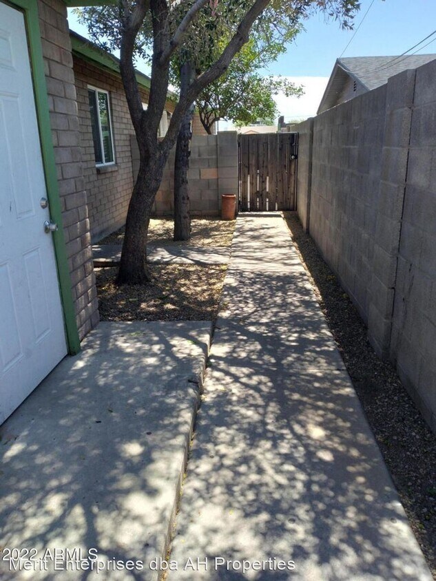 Foto principal - 2 br, 1 bath House - 14 W SUNNYSLOPE LN #1