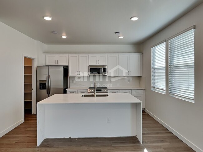 Building Photo - 18458 W El Cortez Pl