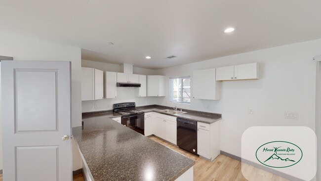 Building Photo - RENT SPECIAL FOR 2 MONTHS!