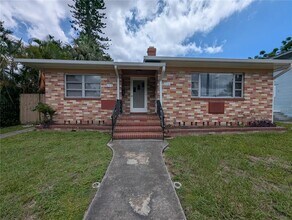 Building Photo - 208 12th Ave N