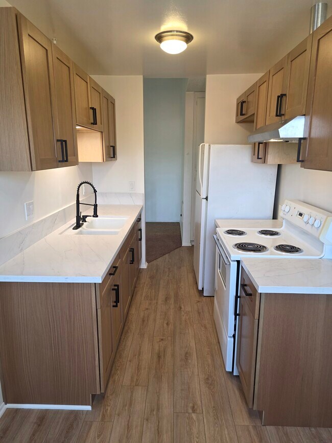 Foto del edificio - 14745 Woodruff Ave