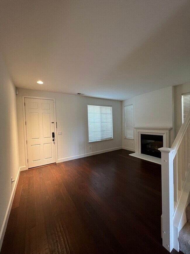 Foto del edificio - 1873 Silk Wood Ln