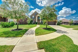 Building Photo - 25710 Oakwood Knoll Dr
