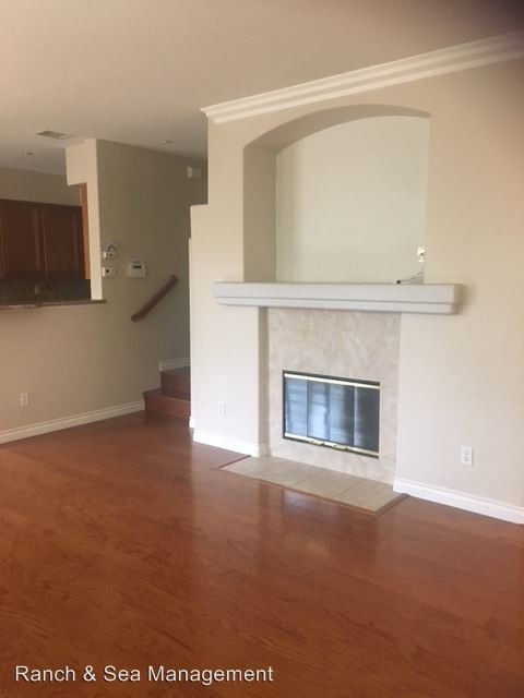 Building Photo - 3 br, 2.5 bath House - 6469 Terraza Portico