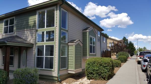 Building Photo - 1520 E Helen Way