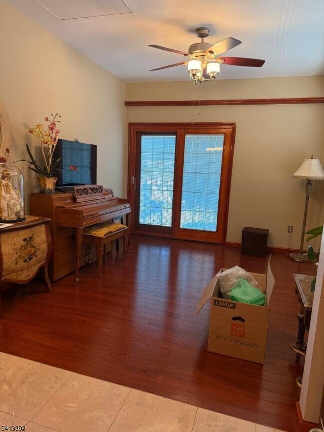 Foto del edificio - 424 Page Ave