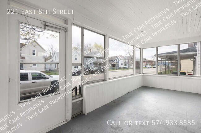 Building Photo - 221 E 8th St