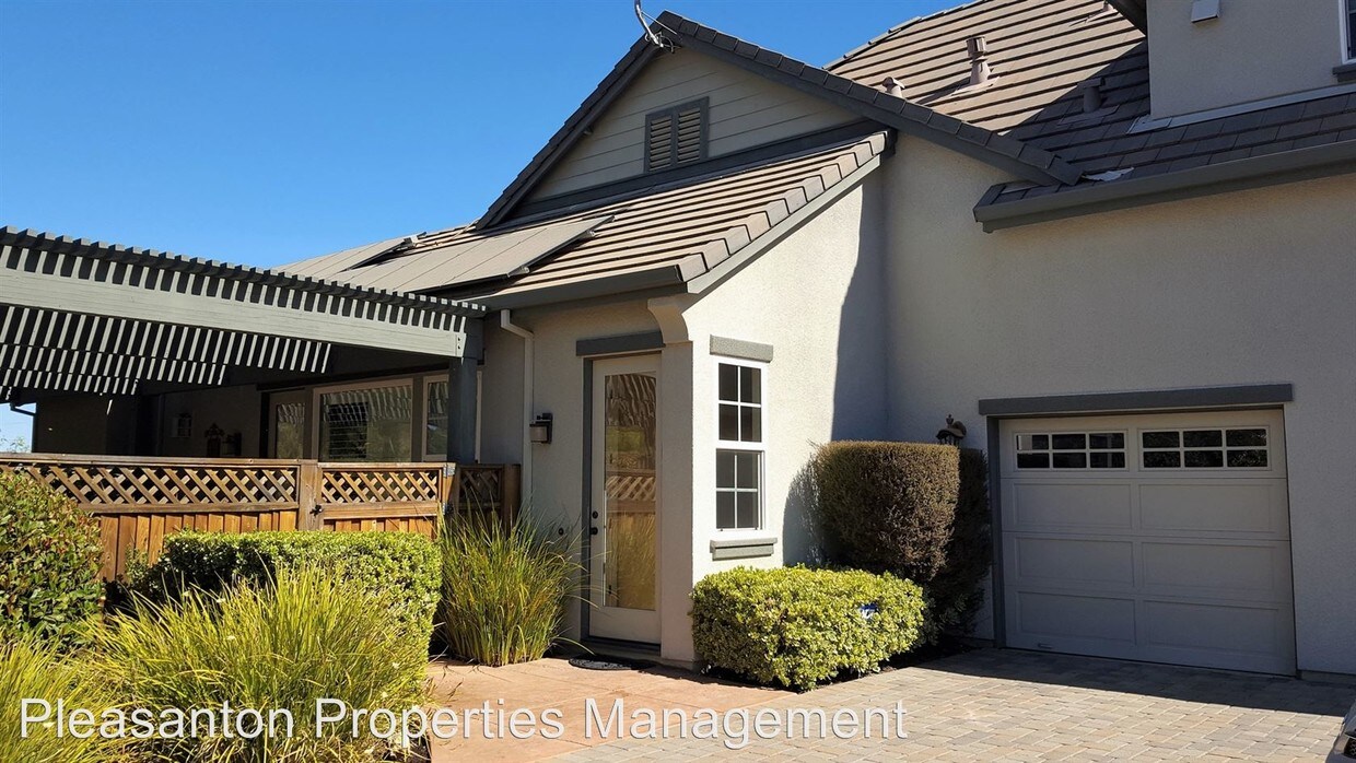 Foto principal - 2327 Vineyard Heights Ln
