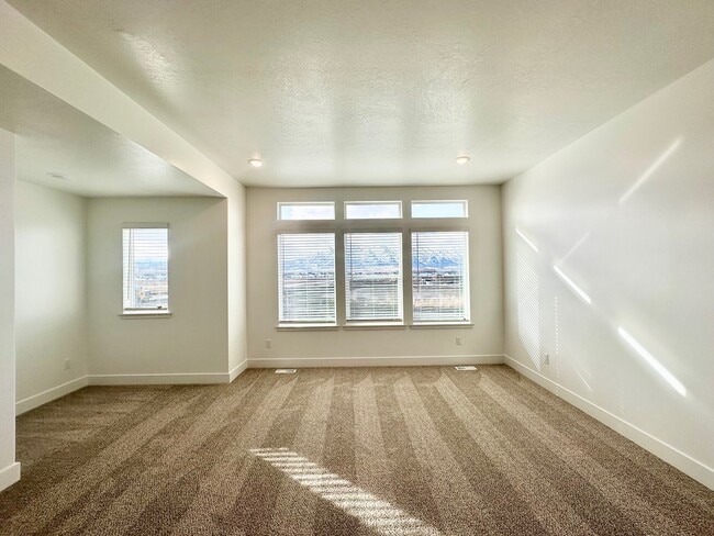 Building Photo - Springville 775