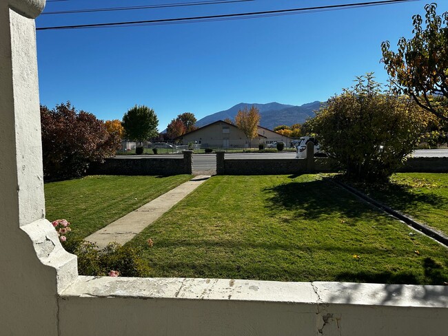 Building Photo - Two bedroom, one bath on west Line Street