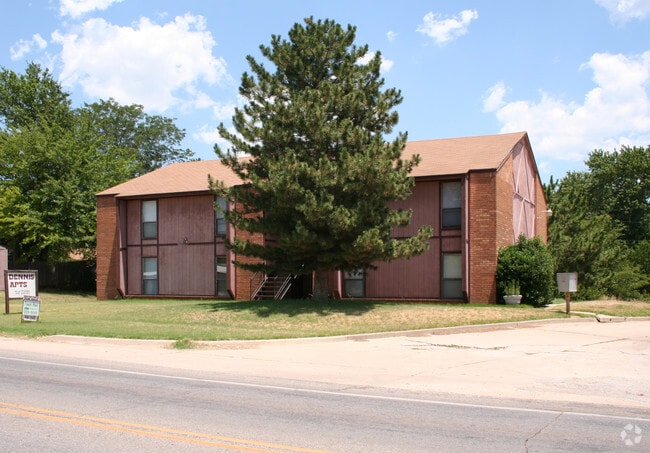Building Photo - 905 S Main St