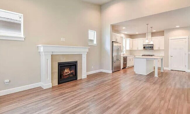 Foto del edificio - 1046 E Black Butte Ave