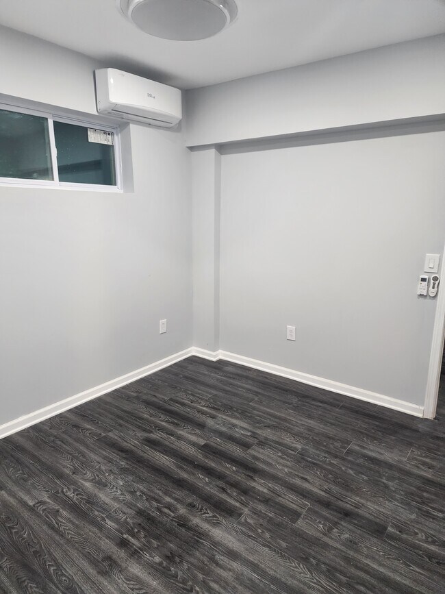 Building Photo - 1529 Wilford Dr NE