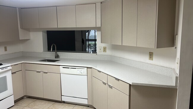 Foto del edificio - 9777 Westview Dr