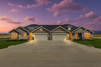 Building Photo - 6600-6602 Florence Dr