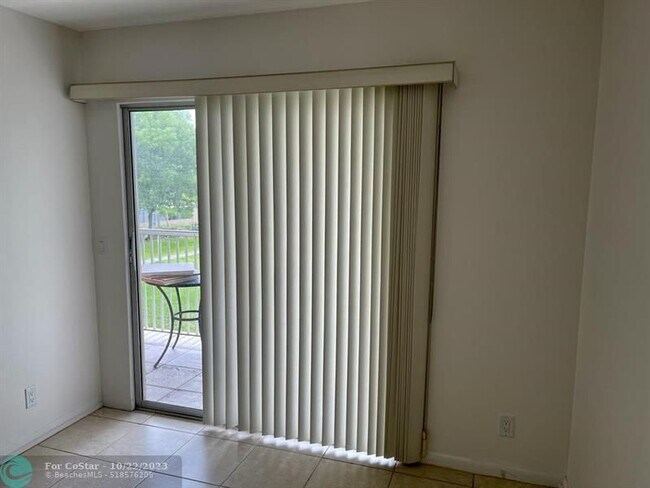 Building Photo - 800 SW 131st Ave
