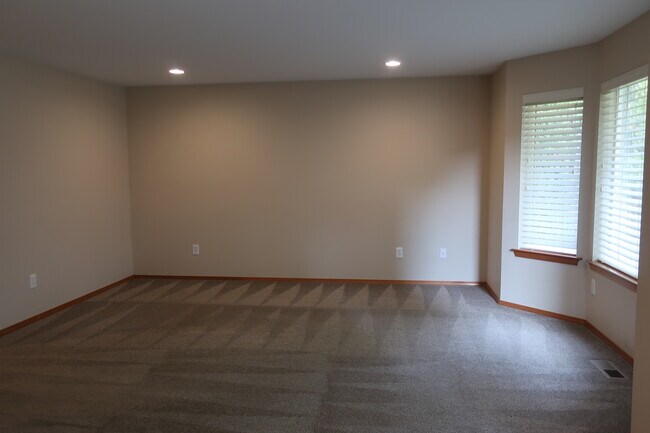 Foto del edificio - 515 Princeton Ave N