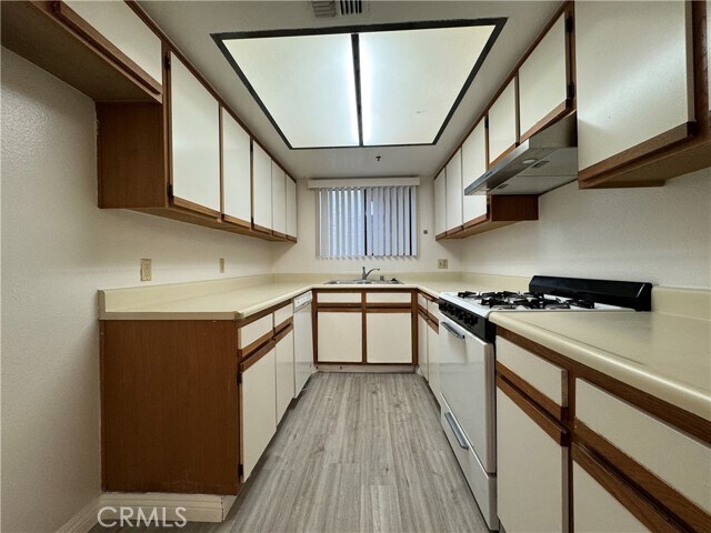 Foto del edificio - 987 E Del Mar Blvd