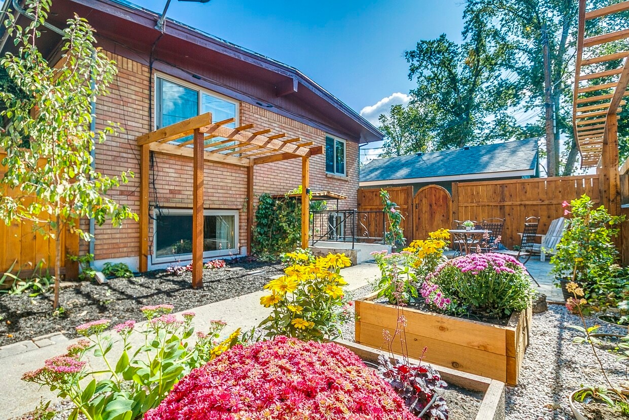 Primary Photo - 1507 W Resseguie St