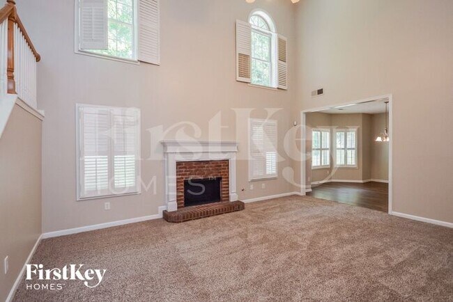 Foto del edificio - 1425 Hollow Springs Ct