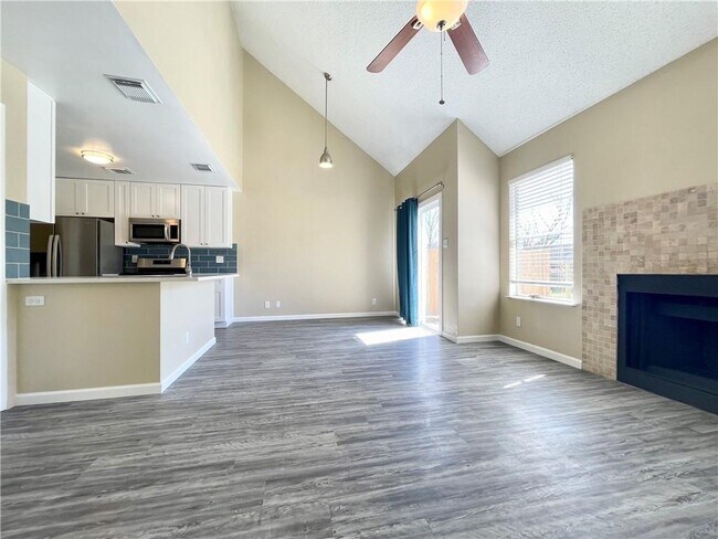 Building Photo - 1001 Green Valley Cove