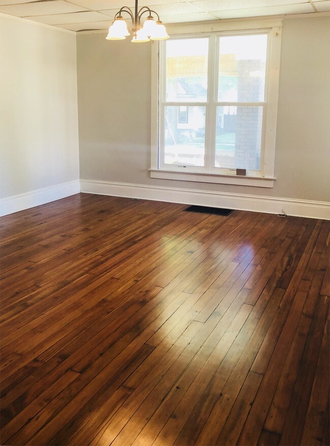 Foto del edificio - 100 Gilbert Ave