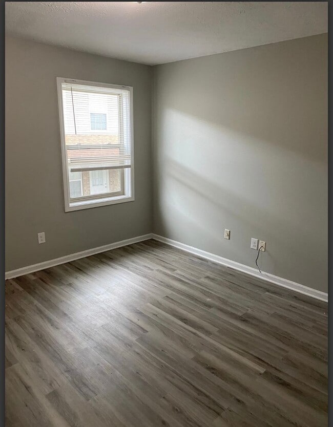 Building Photo - 150 Landings Dr