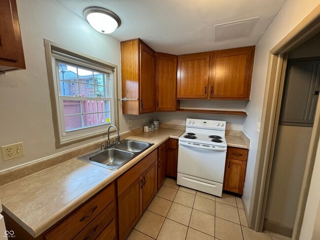 Building Photo - 4847 Mt Vernon Dr
