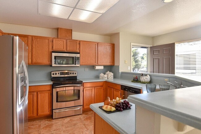 Foto del edificio - 1711 Parkview Green Cir