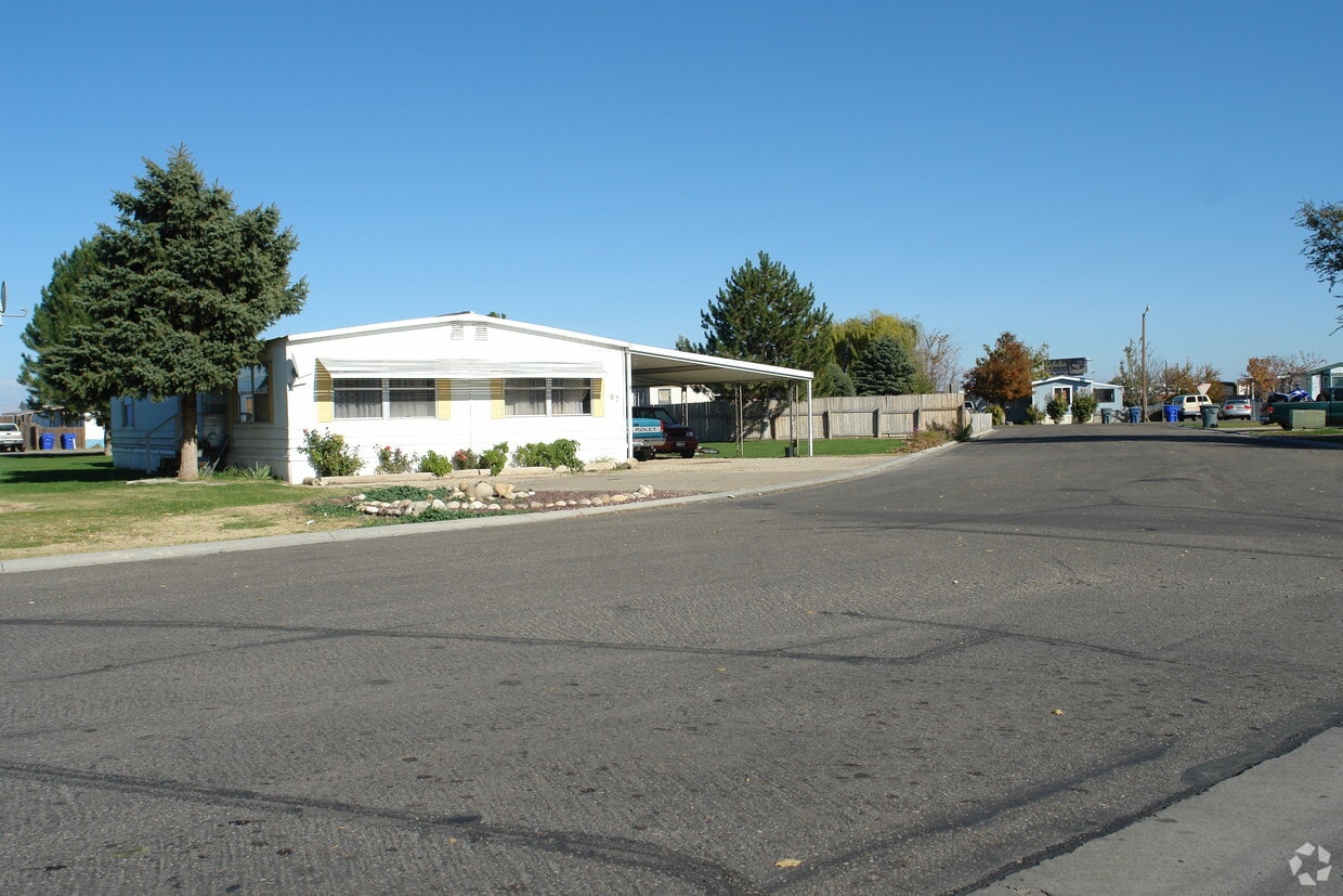 Building Photo - Arthur Court
