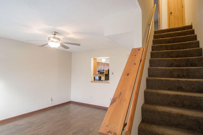 Building Photo - 1706 Parkside Dr