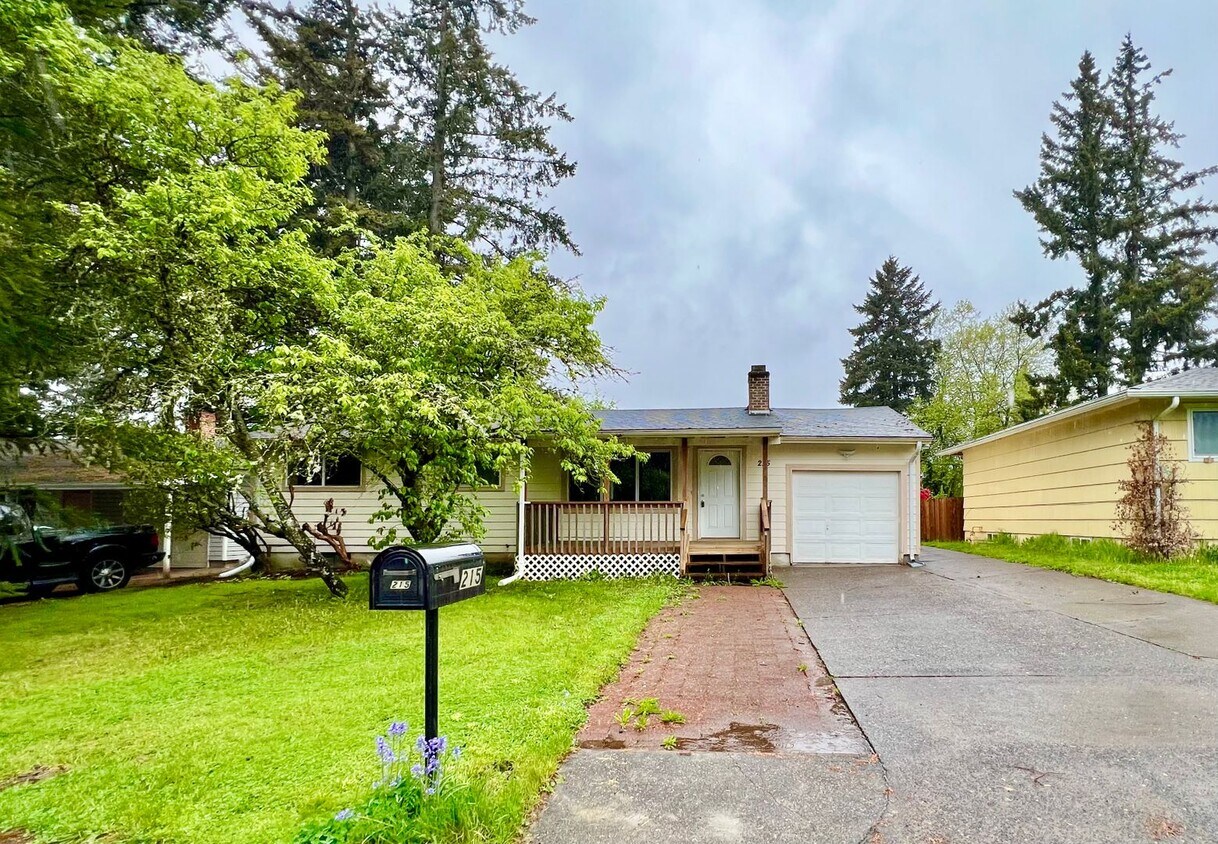 Primary Photo - GREAT LAYOUT! LARGE PORTLAND HOME W/BONUS ...