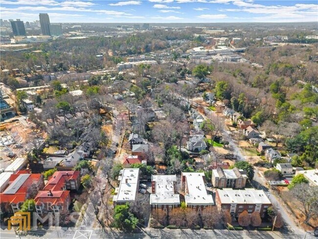 Foto del edificio - 18 Collier Rd NW