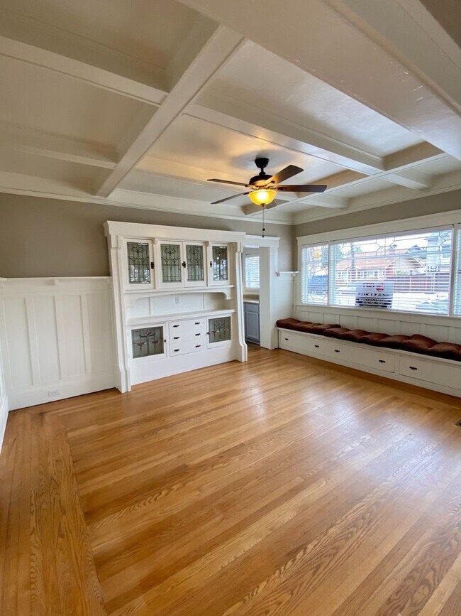 Foto del edificio - Stunning Craftsman 4 Bd / 2 Bath home in t...