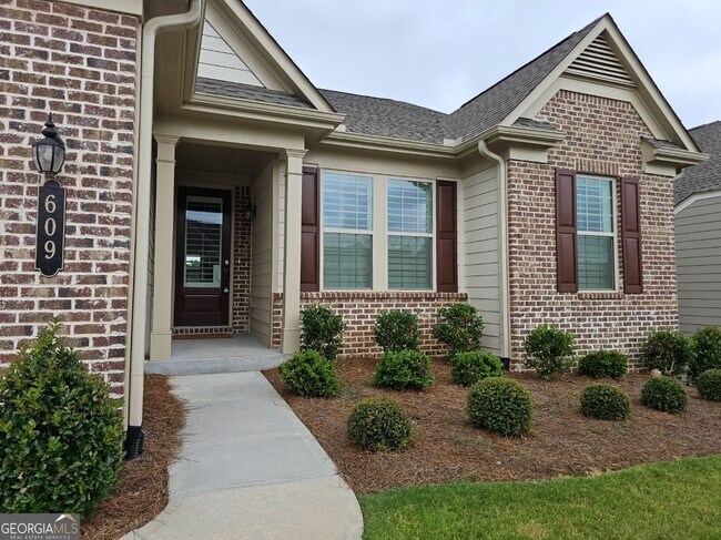 Foto del edificio - 609 Tulip Poplar Dr