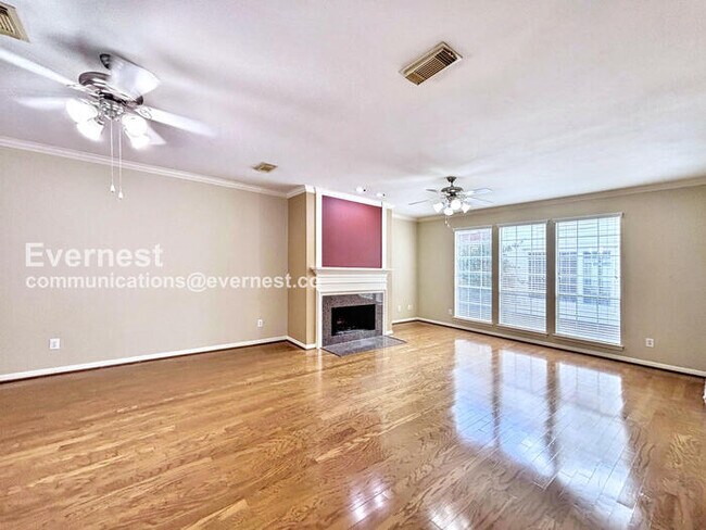 Foto del edificio - 2244 La Branch St