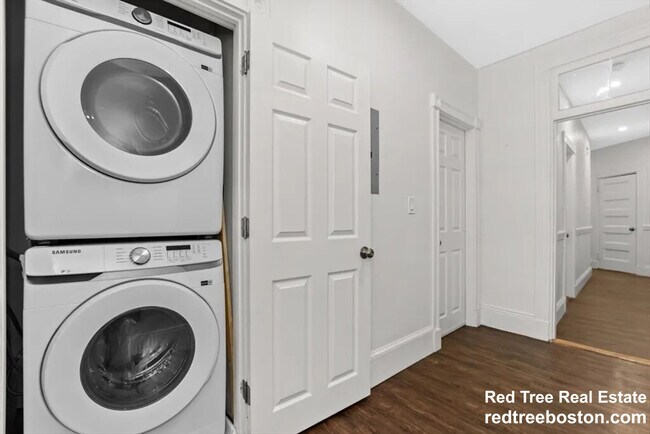 Foto del edificio - 868 Huntington Ave