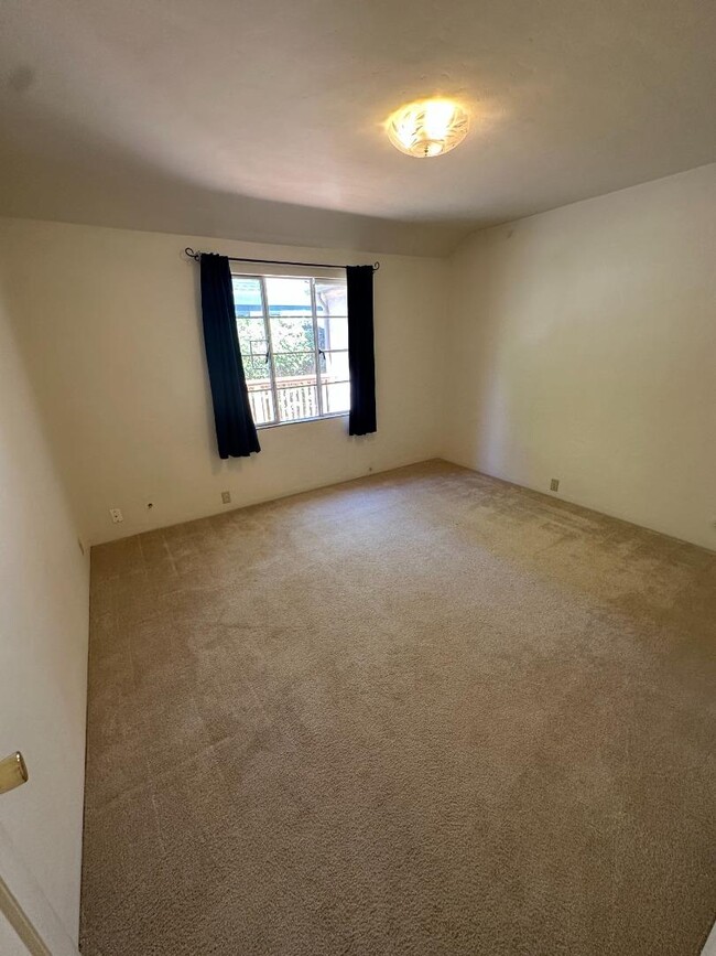 Building Photo - 2274 Tasso St
